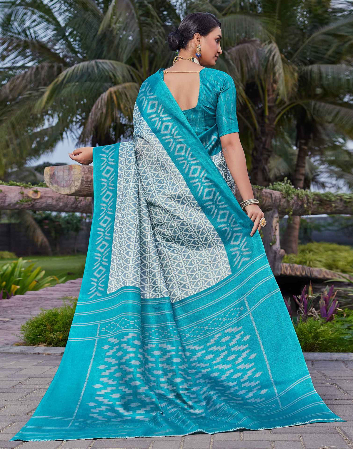 Grey Cotton Blend Ikkat Printed Saree