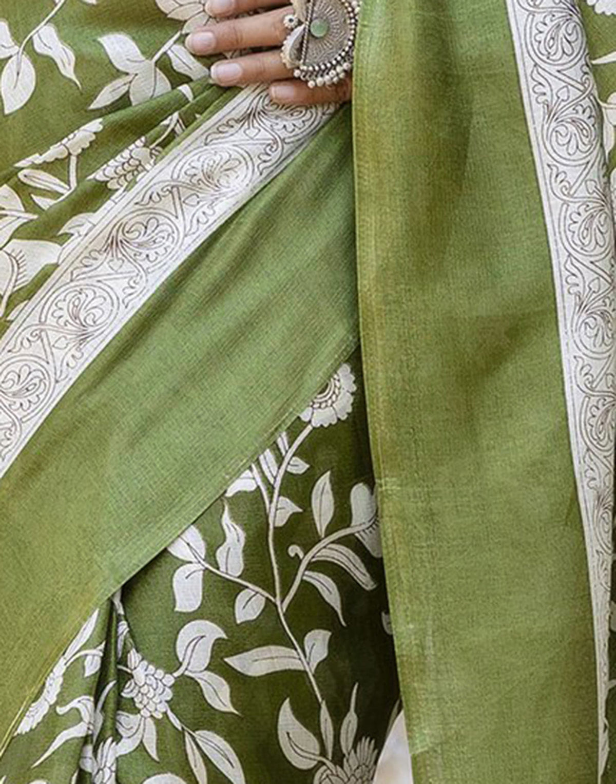 Green Cotton Blend Floral printed Saree