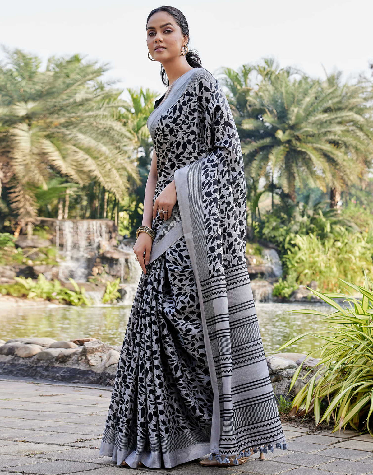 Grey Cotton Blend Printed Saree