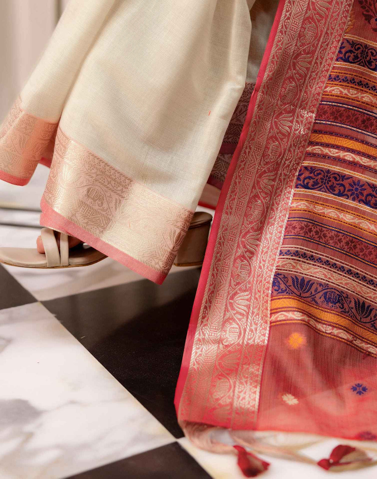 Beige Cotton Linen Woven Printed Saree